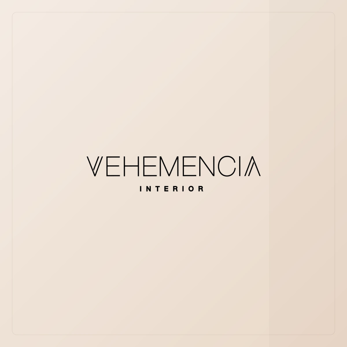 Logo de Vehemencia Interior sobre fondo cálido de su identidad visual